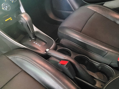 Used 2022 Chevrolet Trax LT w/ LT Convenience Package image 26