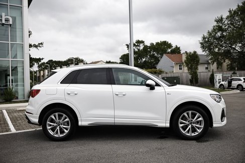 Used 2023 Audi Q3 2.0T Premium image 3
