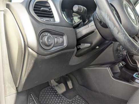 Used 2021 Jeep Renegade Latitude w/ Sun & Sound Group image 17