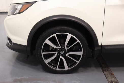 Used 2018 Nissan Rogue Sport SL w/ SL Premium Package image 24
