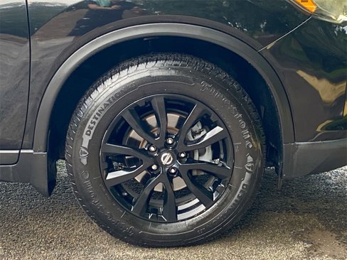 Used 2017 Nissan Rogue SV w/ Midnight Edition Package image 9