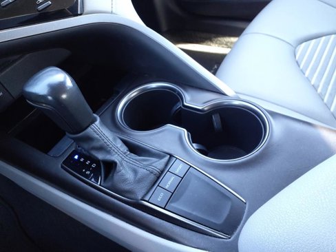Used 2022 Toyota Camry SE image 21