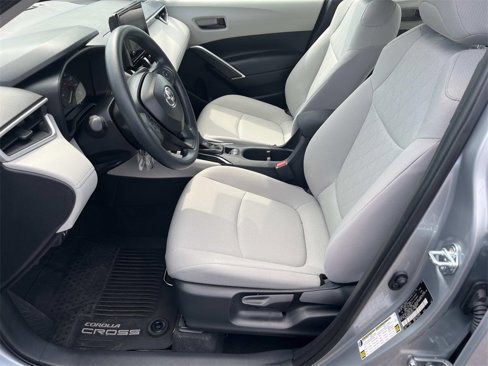Used 2025 Toyota Corolla Cross L image 23