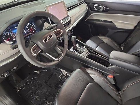 Used 2024 Jeep Compass Limited image 16