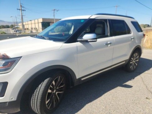 Used 2016 Ford Explorer Platinum image 3