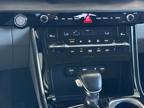 Used 2022 Kia Carnival EX image 42