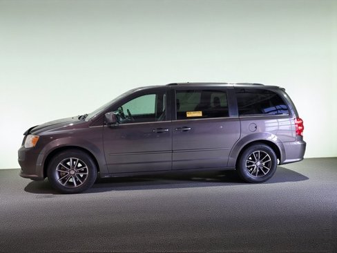 Used 2017 Dodge Grand Caravan SXT image 12