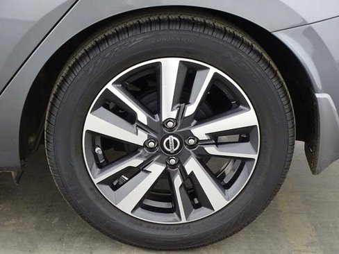 Used 2020 Nissan Versa SV image 30