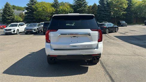 Used 2021 GMC Yukon Denali w/ Denali Premium Package image 5