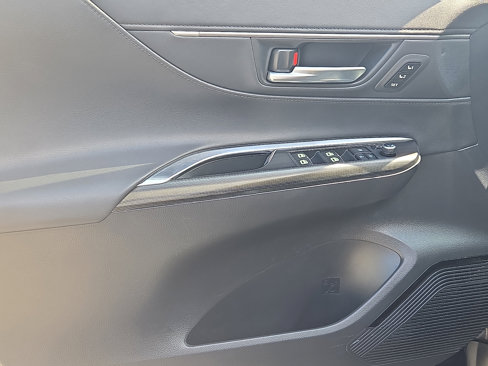 Used 2021 Toyota Venza Limited image 12