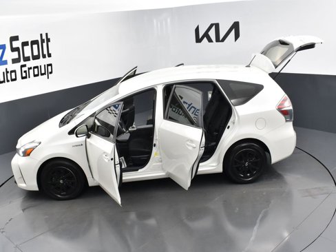 Used 2017 Toyota Prius V Two image 41