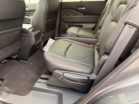 Used 2023 Nissan Pathfinder SL w/ SL Premium Package image 12
