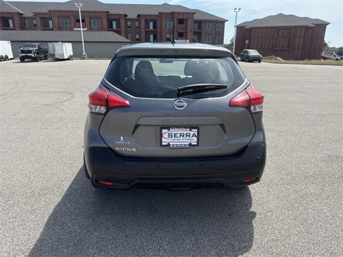 Used 2020 Nissan Kicks S image 12