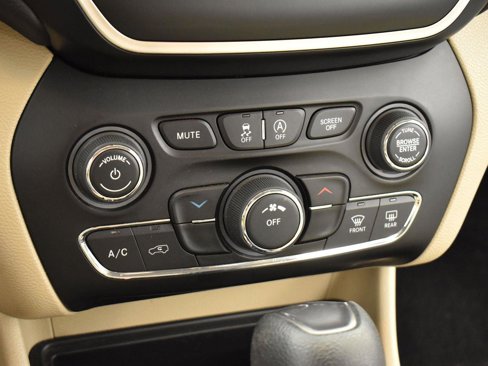 Used 2019 Jeep Cherokee Latitude w/ Popular Appearance Group image 22