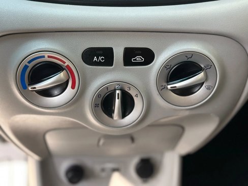 Used 2010 Hyundai Accent GLS image 16