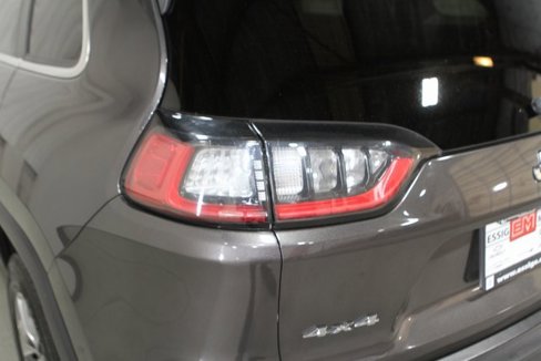 Used 2019 Jeep Cherokee Latitude Plus w/ Cold Weather Group image 32