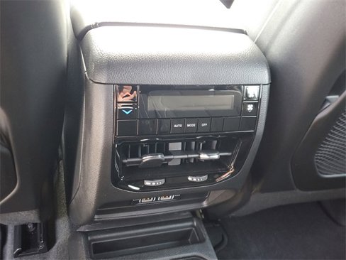 New 2025 Jeep Grand Cherokee L Laredo image 13