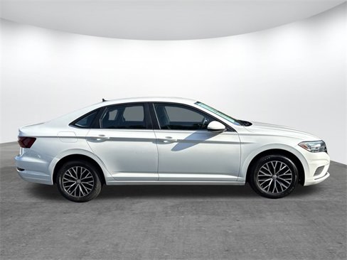 Used 2021 Volkswagen Jetta SE image 3