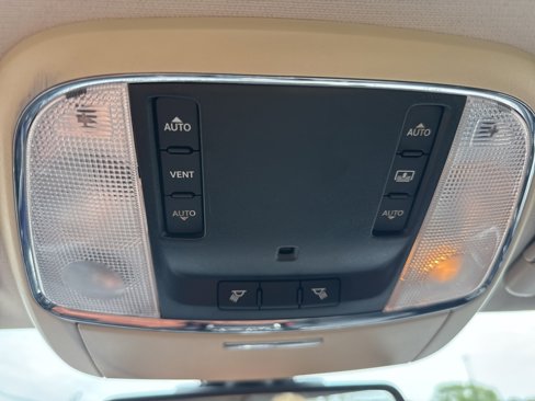 Used 2015 Chrysler 300 Limited image 21