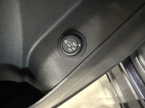 Used 2018 Chevrolet Equinox LT image 8