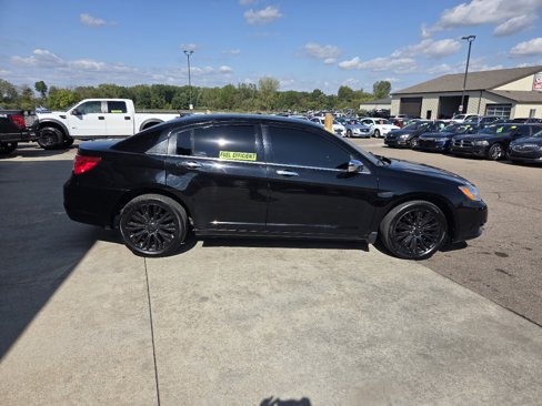 Used 2011 Chrysler 200 Limited image 4