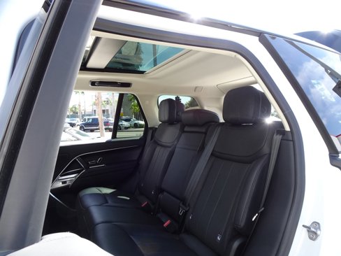 Used 2023 Land Rover Range Rover SE image 15