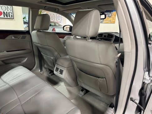 Used 2012 Toyota Avalon Limited image 39