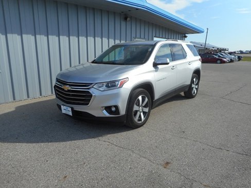 Used 2018 Chevrolet Traverse LT image 2