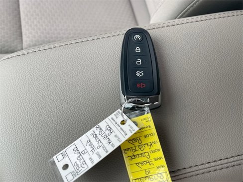 Used 2019 Ford Escape SE image 33