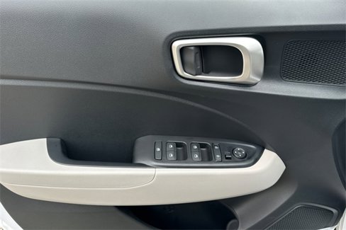 New 2025 Hyundai Venue SEL image 8