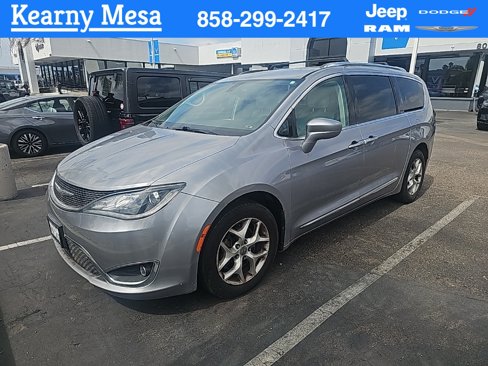Used 2017 Chrysler Pacifica Touring-L Plus w/ Tire & Wheel Group image 1