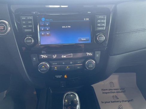 Used 2017 Nissan Rogue SL image 21