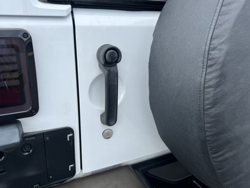 Used 2017 Jeep Wrangler 75th Anniversary image 29