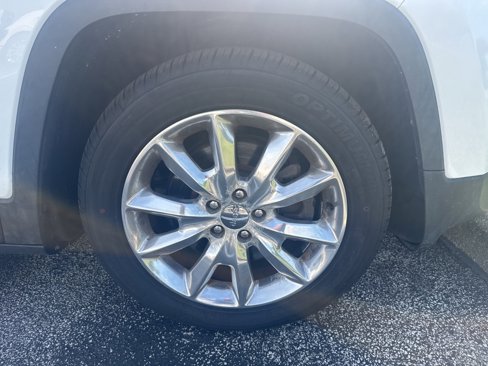 Used 2016 Jeep Cherokee Limited image 12