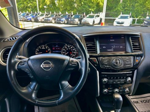 Used 2019 Nissan Pathfinder SV image 12