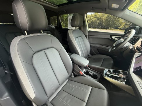 Used 2024 Audi Q4 e-tron Premium Plus image 18