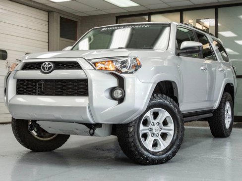 Used 2017 Toyota 4Runner SR5 image 2