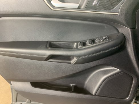 Used 2021 Ford Edge SEL w/ Convenience Package image 16