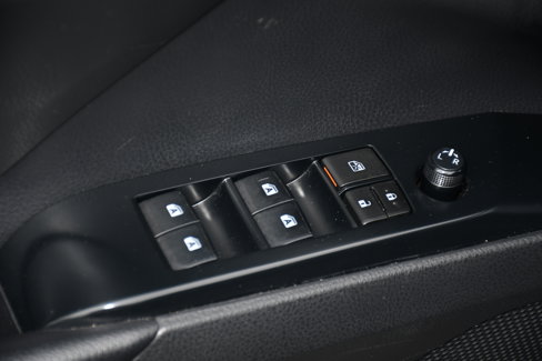 Used 2018 Toyota Camry SE image 11