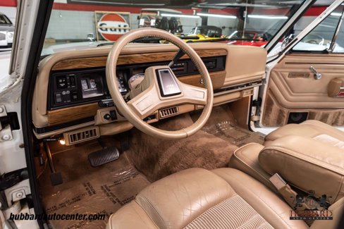 Used 1991 Jeep Grand Wagoneer image 14