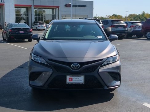 Certified 2019 Toyota Camry SE image 4