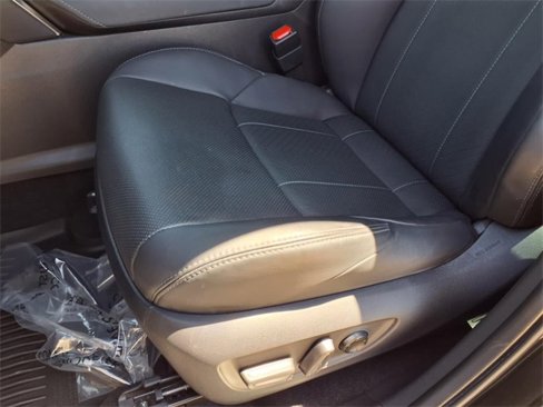 Used 2023 Toyota Venza Limited image 29