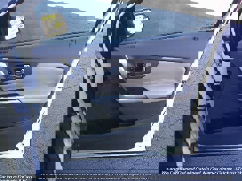 Used 2013 Ford Edge SE image 30