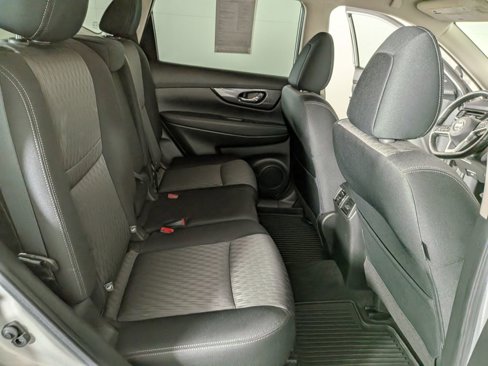 Used 2020 Nissan Rogue SV image 29