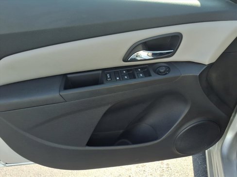 Used 2016 Chevrolet Cruze LS image 17