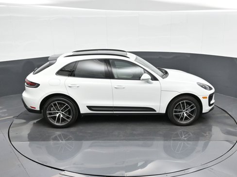 Used 2025 Porsche Macan image 31