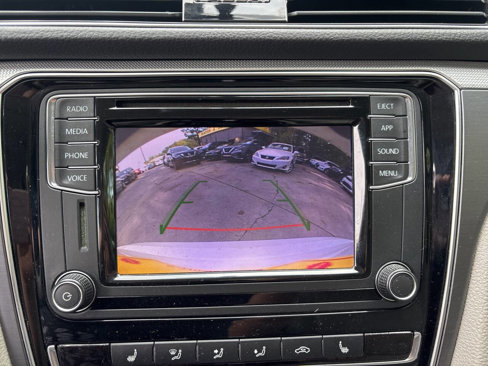 Used 2018 Volkswagen Passat 2.0T R-Line image 11