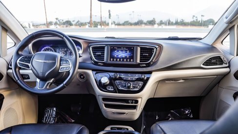 Used 2018 Chrysler Pacifica Touring-L image 13