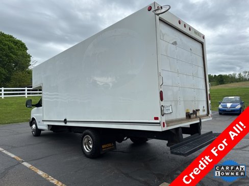 Used 2017 Chevrolet Express 4500 Extended image 12