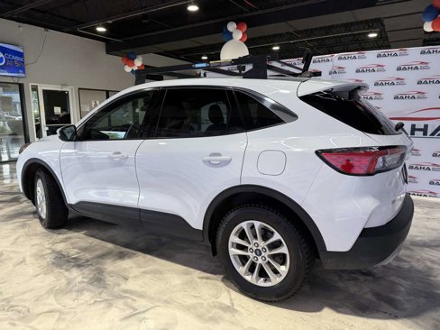 Used 2020 Ford Escape SE image 8